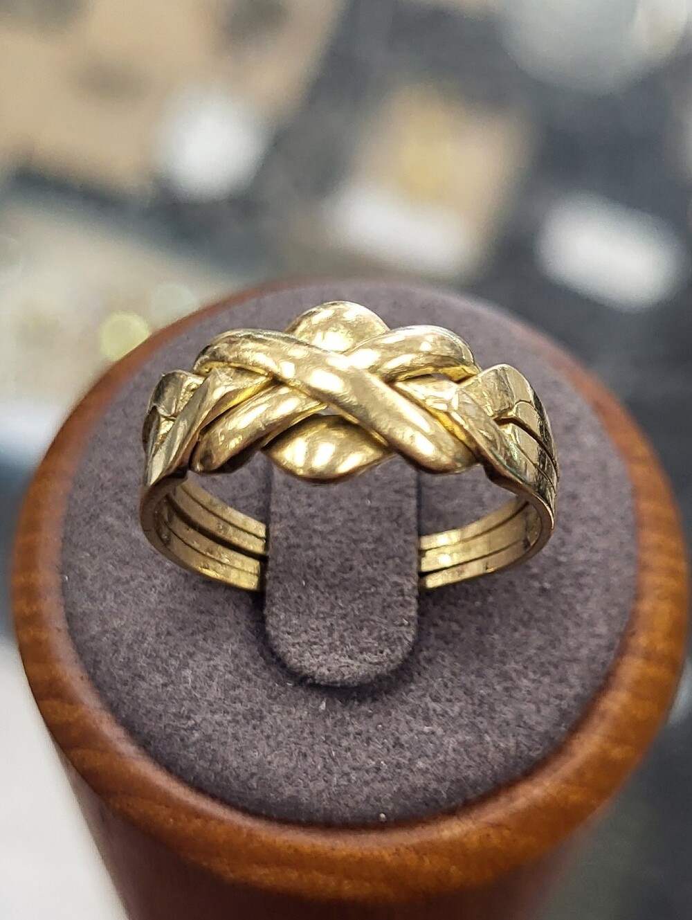 18K (750) Gold Puzzle Ring Size 6.5 - No Secure Band